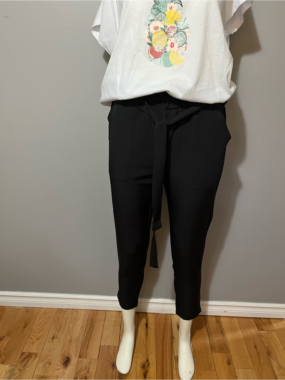 Urban Heritage Black Tie-Waist Cropped Pants